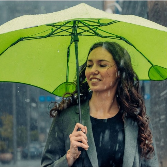 NWT! Blunt Metro Umbrella, Lime - Picture 3 of 3